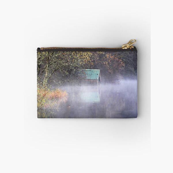 Artikelvorschau, Misty Bootshaus Loch Ard. entworfen und verkauft von Rob-Turner.