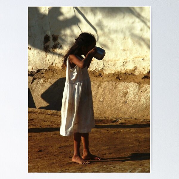 Artikelvorschau, Drinking Girl in Hampi entworfen und verkauft von SerenaB.