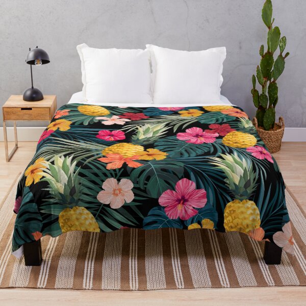 Dark pineapple Throw Blanket