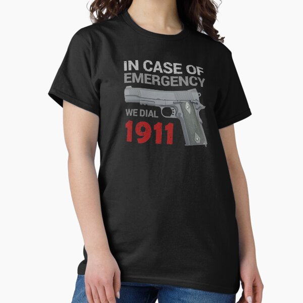 Vista previa del artículo con la obra «En caso de emergencia marcamos 1911», diseñado y vendido por NiceThings Store.