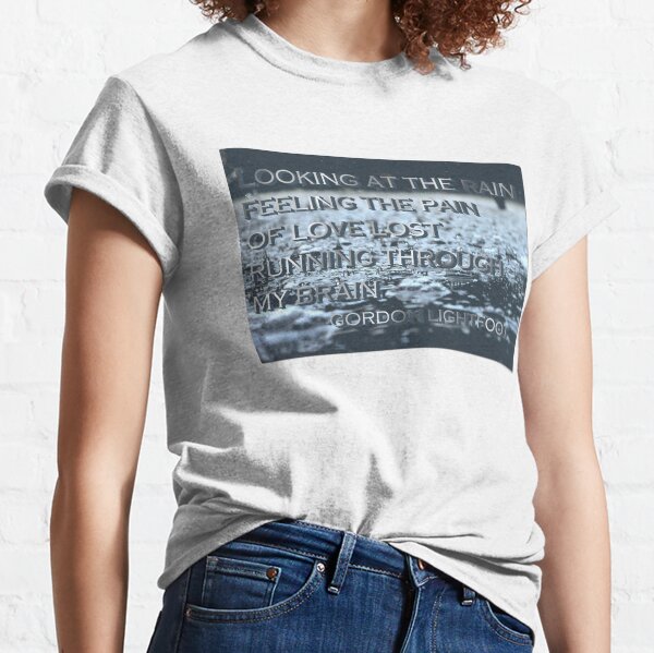 Den Regen betrachten, den Schmerz der verlorenen Liebe spüren, durch mein Gehirn rennen - Songtexte aus Gordon Lightfoots "Looking at the Rain" Classic T-Shirt