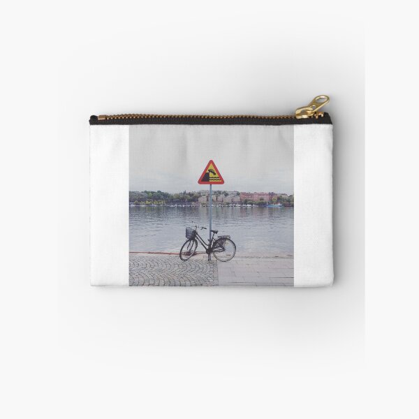 Item preview, ¿Vaciar su auto y comenzar a andar en bicicleta? designed and sold by Andreas Bengter.
