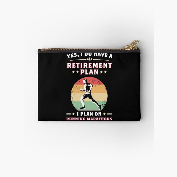Aperçu de l'œuvre Cadeau de marathon pour le coureur de marathon. Oui, j'ai un plan de retraite. J'ai l'intention de courir des marathons. créée et vendue par fatamyfan1.