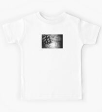 der Handarbeitsvorhang Kinder T-Shirt