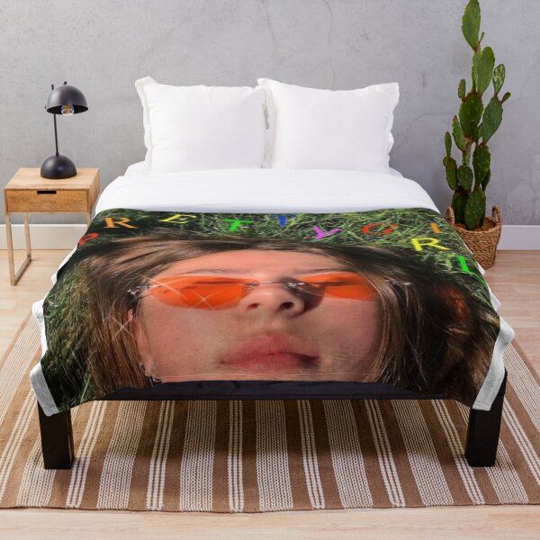 Pretty girl Throw Blanket