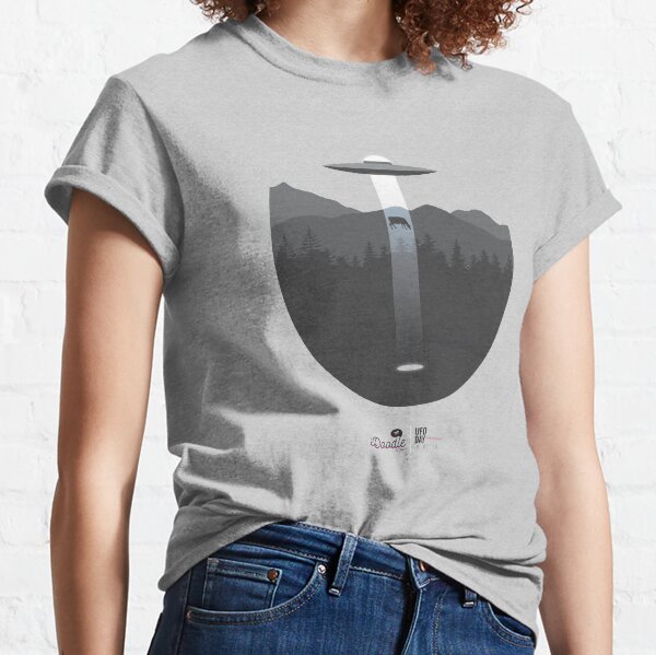 Día de los OVNIS, Ovni abduciendo una vaca Camiseta clásica
