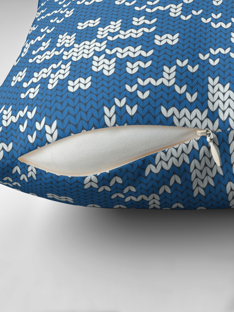 Aperçu 2 sur 4. Coussin avec l'œuvre Jacquard d'hiver tricoté créée et vendue par olgart.