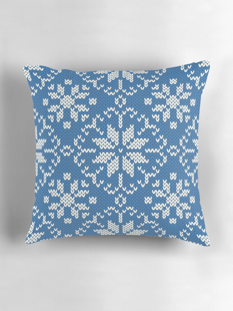 Aperçu 3 sur 4. Coussin avec l'œuvre Jacquard d'hiver tricoté créée et vendue par olgart.
