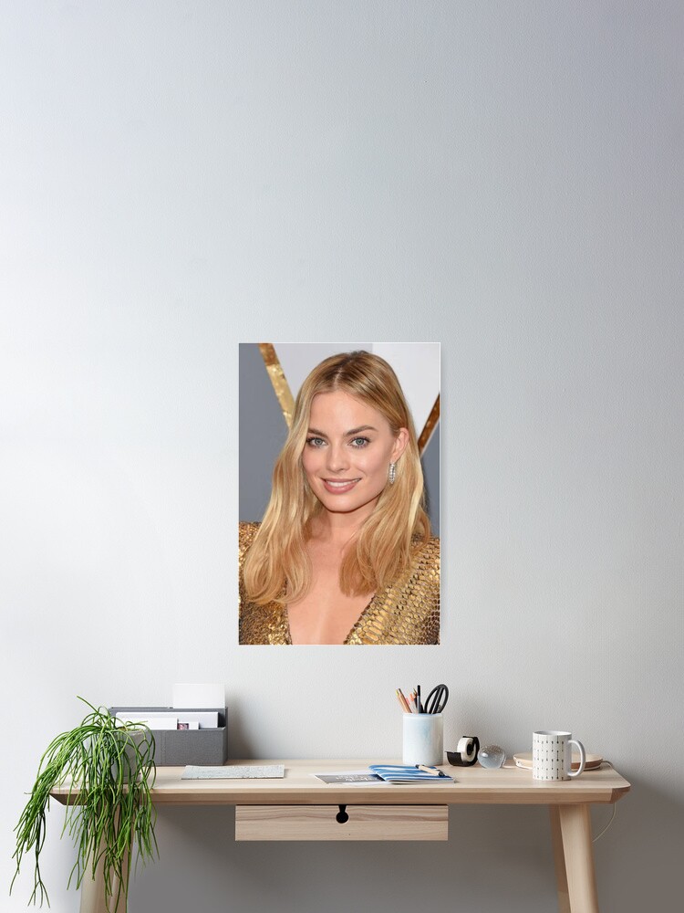 Margot Robbie サイン入りポスター Amazon.com: HWC Trading Margot Robbie Barbie Gifts Printed Signed