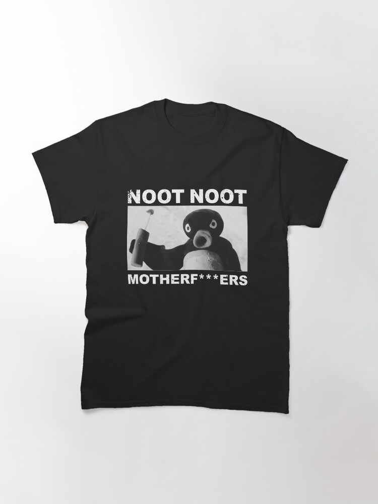 Imagen 3 de 7, Camiseta clásica con la obra Noot Noot Pingu, diseñada y vendida por Pintwich.