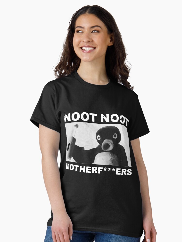 Imagen 1 de 7, Camiseta clásica con la obra Noot Noot Pingu, diseñada y vendida por Pintwich.