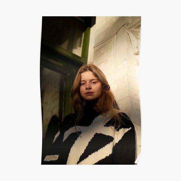 Mädchen in rot Poster
