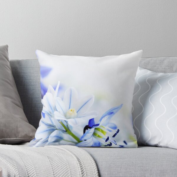 Artikelvorschau, Blaue und gelbe Blumenware entworfen und verkauft von cindyfordyce.