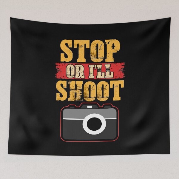 Artikelvorschau, Stop or ill Shoot Fotoshooting Fotografie Geschenk entworfen und verkauft von redshirtz.