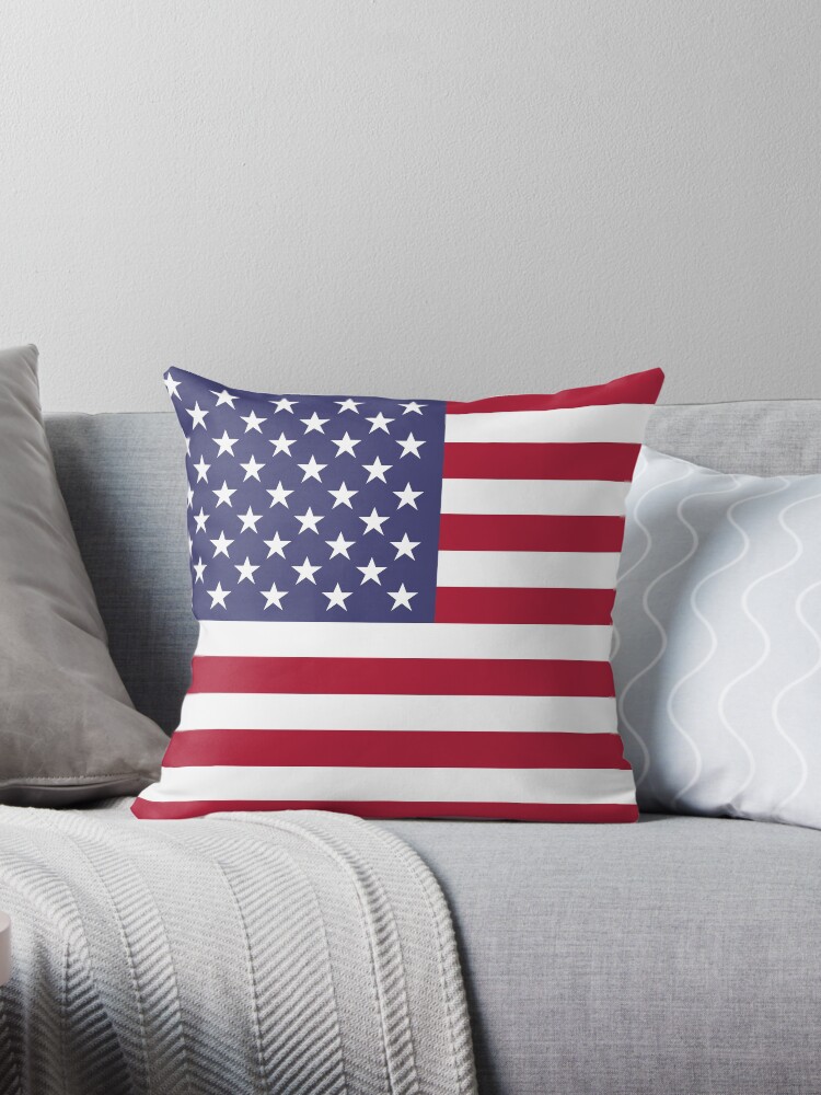 Aperçu 1 sur 3. Coussin avec l'œuvre Drapeau des Etats Unis créée et vendue par Shorlick.