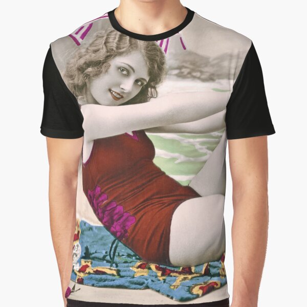 Jolie femme des années 20 sur la plage T-shirt graphique