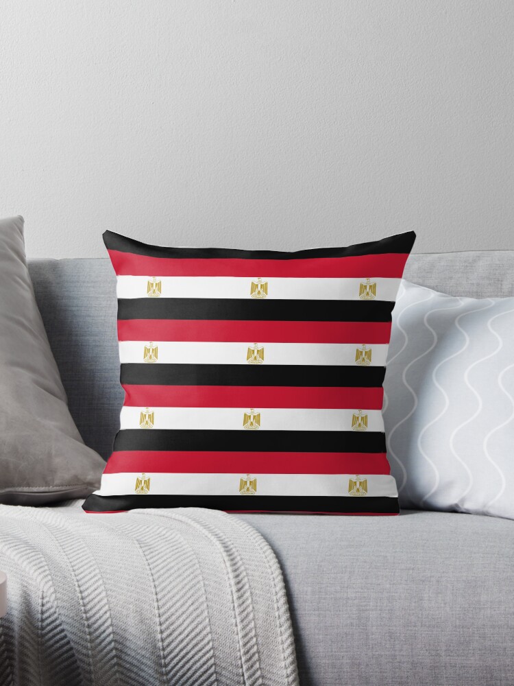 Aperçu 1 sur 3. Coussin avec l'œuvre Drapeau de l'Égypte créée et vendue par Shorlick.