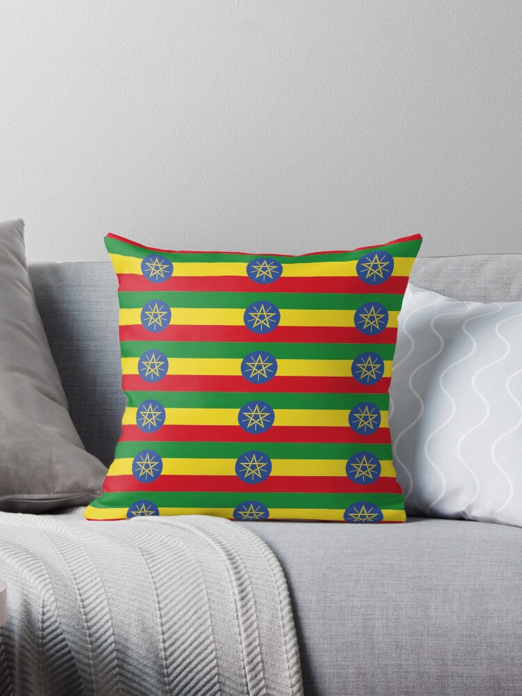 Aperçu 1 sur 3. Coussin avec l'œuvre Drapeau de l'Éthiopie créée et vendue par Shorlick.