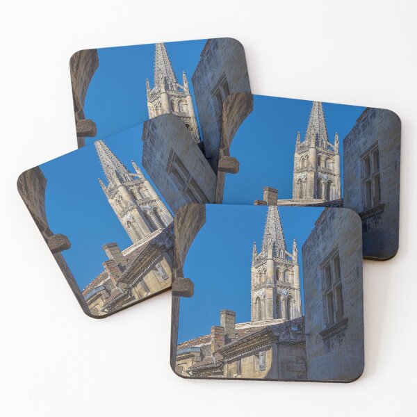 Item preview,  con fascinantes iglesias románicas y ruinas que se extienden a lo largo de calles empinadas y estrechas.
Los romanos plantaron viñedos en lo que se convertiría en Saint-Émilion ya en el siglo II. designed and sold by vadim19.
