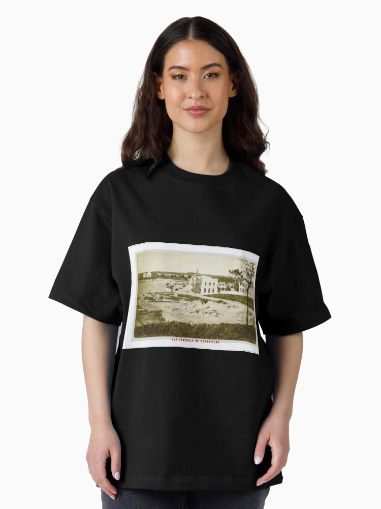 Aperçu 1 sur 7. T-shirt oversize avec l'œuvre Plage de Pontaillac à la Belle Époque créée et vendue par Richet.