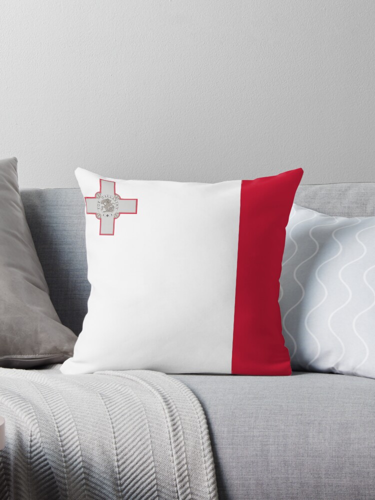 Aperçu 1 sur 3. Coussin avec l'œuvre Drapeau de Malte créée et vendue par Shorlick.