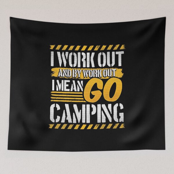 Aperçu de l'œuvre Je travaille et par entraînement, je veux dire graphique de camping créée et vendue par RedmonsDesigns.