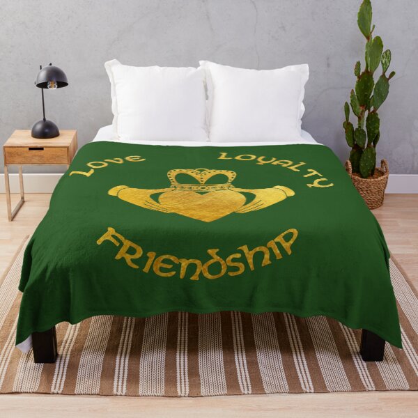 Vista previa del artículo con la obra «Diseño Celta Claddagh con "Amor, Lealtad, Amistad"», diseñado y vendido por Modillon.