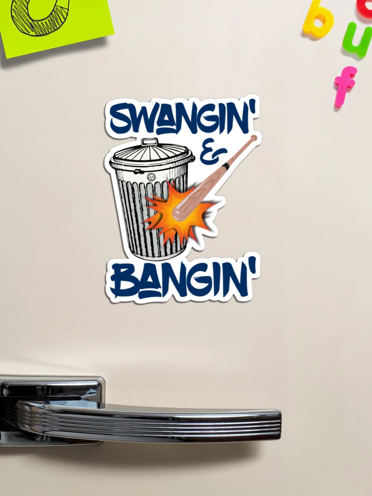  Swangin And Bangin Houston Sign Stealing Trash Can Baseball T- Shirt : ספורט ופעילות בחיק הטבע