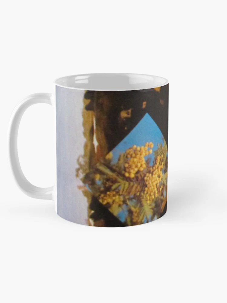 Aperçu 5 sur 6. Mug à café avec l'œuvre HOLD créée et vendue par RICOLLAGE.