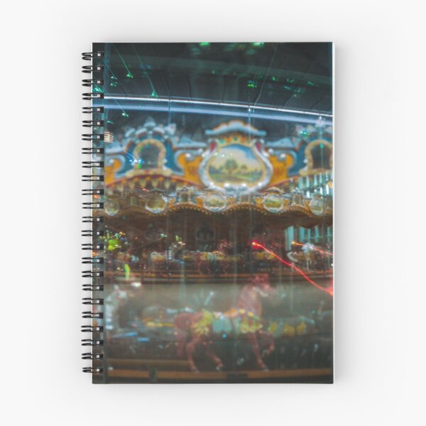 Aperçu de l'œuvre Round & Round créée et vendue par Kaitlyn Mikayla.