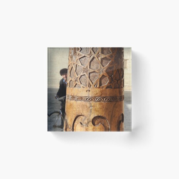 Aperçu de l'œuvre Sculpture sur bois à Boukhara, Ouzbékistan créée et vendue par Martina Nicolls.
