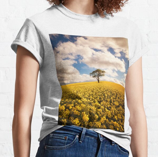 lone tree in a rapeseed field Classic T-Shirt