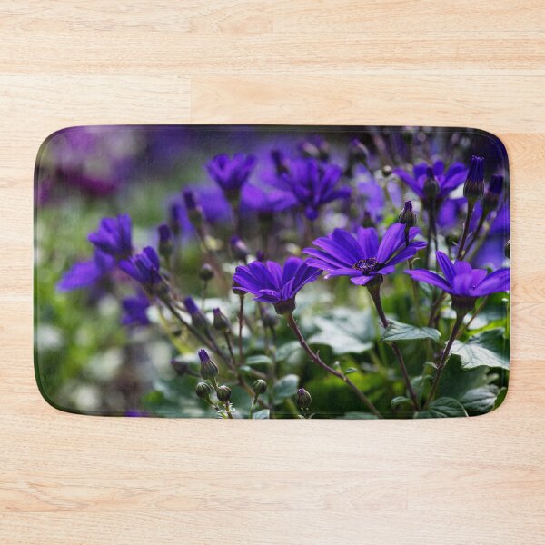 Artikelvorschau, Purple Pericallis Senetti Flowers close up in bloom entworfen und verkauft von EG Creativity Art.