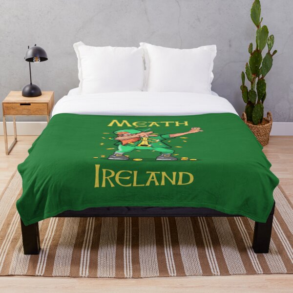 Aperçu de l'œuvre Meath Irish Saint Patricks day novel and fun products Fun and craic. Irish American Shamrock Design créée et vendue par comhra.