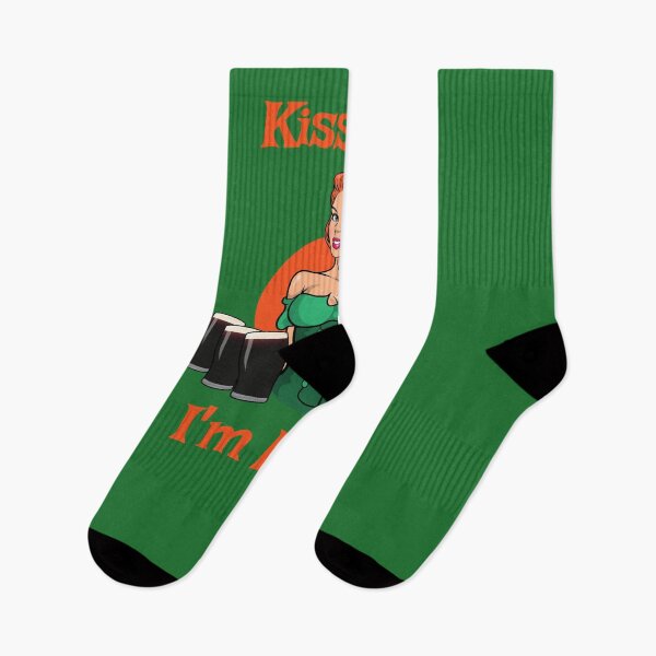 Artikelvorschau, Kiss Me I'm Irish Saint Patrick's Day design. Wear Irish pride for Paddy's Day with this novel and fun craic for Irish Americans. entworfen und verkauft von comhra.
