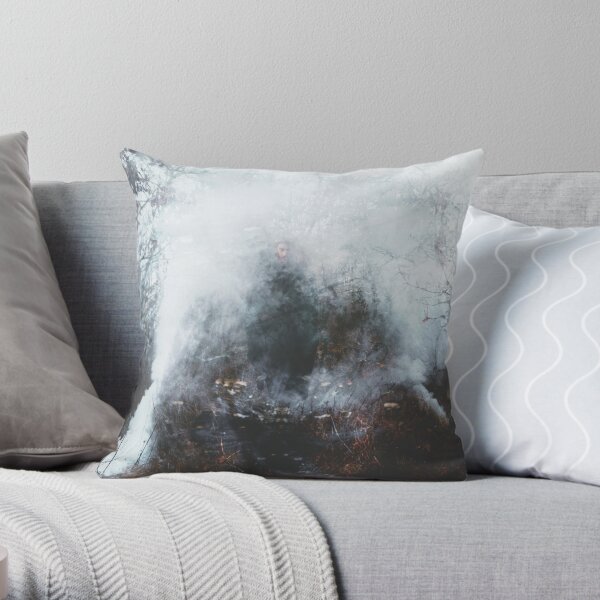 LE PASSEUR DE BRUME Throw Pillow