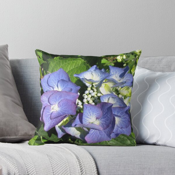 Aperçu de l'œuvre Beautifully Blue - Sunlit Hydrangea Blossom créée et vendue par BlueMoonRose.