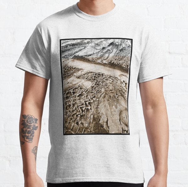 Sand tyre tracks Classic T-Shirt