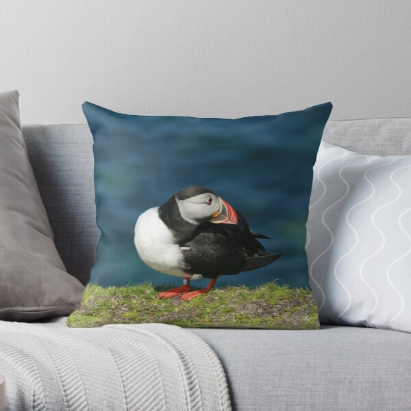 Posing puffin Throw Pillow