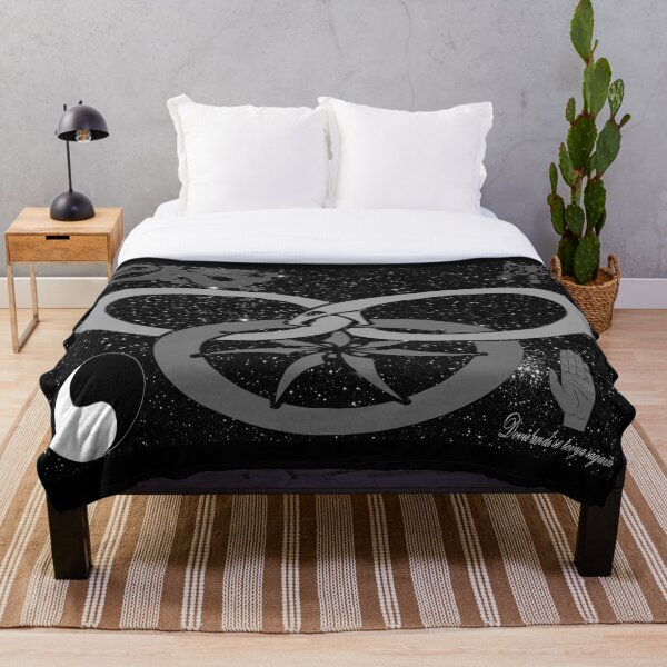 Wheel of Time - Tel'aran'rhiod and symbols - black and white Throw Blanket