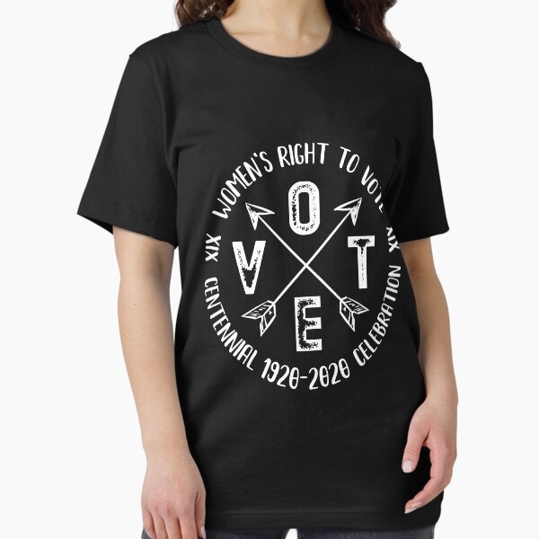Vista previa del artículo con la obra «Derecho de voto de las mujeres 1920-2020 VOTACIÓN Enmienda 19 Equipo», diseñado y vendido por DynamicDesign.