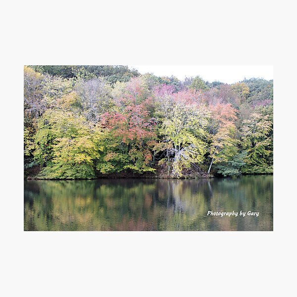 Aperçu de l'œuvre Fall On Grundy Lake créée et vendue par GaryCole.