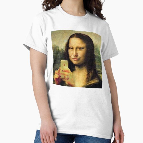 Artikel-Vorschau von Aber lassen Sie mich zuerst ein Selfie machen - Lustiges Mona Lisa Selfie, designt und verkauft von MindChirp.