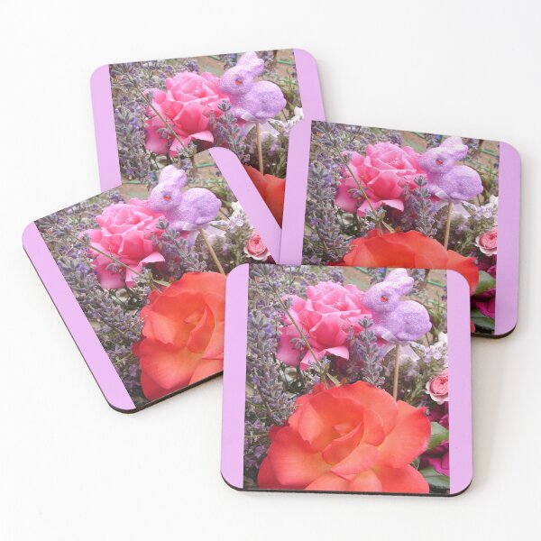 Artikelvorschau, Hübsche rosa und rote Rosenblumen und Osterhase entworfen und verkauft von Sarah Rajkotwala.