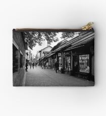 A street Studio Pouch