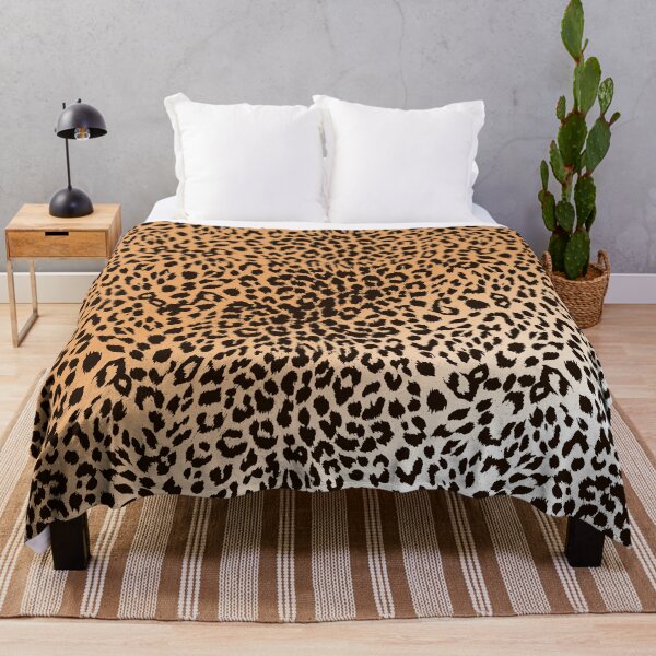 Artikelvorschau, FÜHLT SICH ZU HAUSE MIT LEOPARD entworfen und verkauft von EdsTshirts.