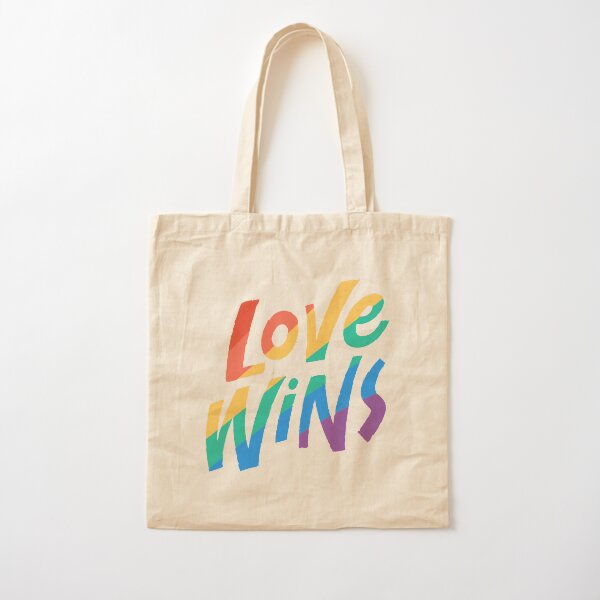Artikel-Vorschau von Liebe gewinnt Regenbogen-Schriftzug, designt und verkauft von sundrystudio.