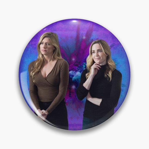 Aperçu de l'œuvre Ava Sharpe et Sara Lance fond violet créée et vendue par dutchchu.