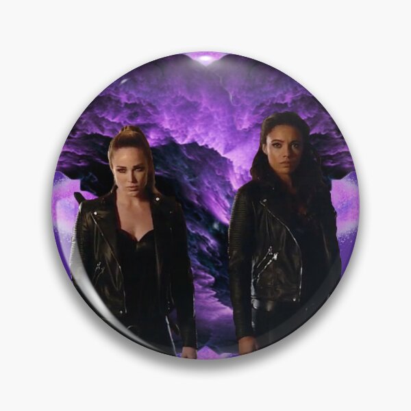 Aperçu de l'œuvre Sara Lance et Amaya Jiwe fond violet créée et vendue par dutchchu.