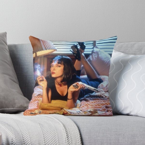 pulp fiction mia wallace - uma thurman Throw Pillow